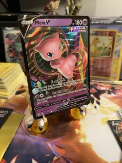 Mew V 113/264 Swsh08: Fusion Strike Pokemon Holo - Image 1