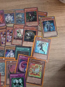 Yu-Gi-Oh Card Bundle Job Lot 1st Editions 1996 early sets - 49 cards Holo/Non - Image 4