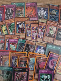 Yu-Gi-Oh Card Bundle Job Lot 1st Editions 1996 early sets - 49 cards Holo/Non - Image 5
