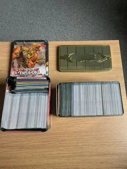 Yu-Gi-Oh 600 CARD NM to LP Joblot Bundle 100 Rare's including SR & UR + 2 Tin - Image 1