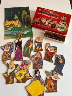 Walt Disney's Snow White & the Seven Dwarfs 11 playtime statuettes - Image 2