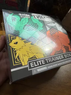 Pokemon TCG Sword and Shield Evolving Skies Elite Trainer Box ETB Sealed - Image 3
