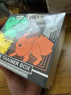 Pokemon TCG Sword and Shield Evolving Skies Elite Trainer Box ETB Sealed - Image 4