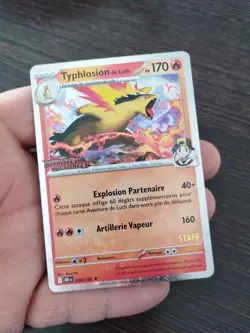 Carte Pokemon Typhlosion De Luth 034/182 STAFF Rivalites Destinees Francais - Image 1