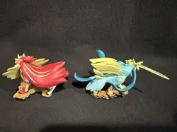 Pokemon TCG Shiny Zamazenta & Shiny Zacian Figures + Pins Lot Set Crown Zenith - Image 4