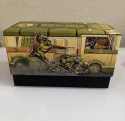 MTG x TMNT Bundle Exclusive Turtle Van Deck Storage Box & Green Spindown Die - Image 4