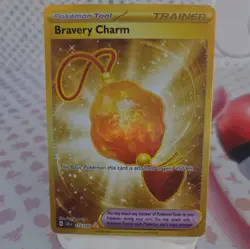 Pokemon TCG - Bravery Charm 175/142 - Stellar Crown - Holo Gold Hyper Rare - Image 1