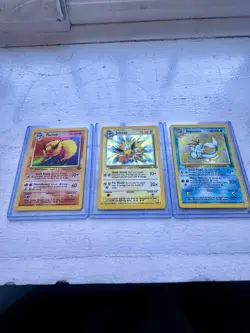 Base set Flareon Jolteon And Vaporeon 3 Card Set Eeveelutions Holo MP/HP - Image 1
