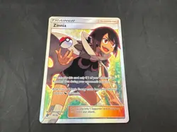 TRAINER ZINNIA 70/70 POKEMON DRAGON MAJESTY HOLO RARE - Image 1
