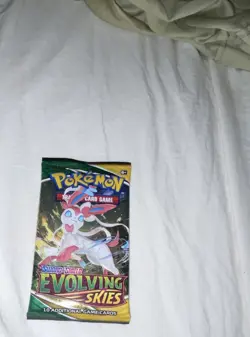 Pokemon Evolving Skies Booster Pack 10 Cards Sylveon English TCG - Image 1