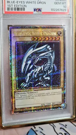 2024 YU-GI-OH! MP24-25TH ANV TIN: DUELING MIRRORS BLUE-EYES WHITE DRAGON PSA 10 - Image 2