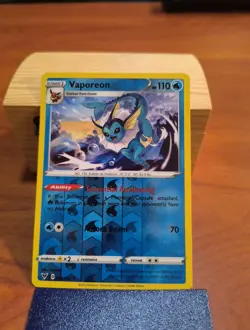 💥 Pokemon TCG - Vaporeon - 030/185 - Vivid Voltage - Reverse Holo Rare (2020) - Image 1