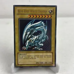 Yugioh Card Blue-Eyes White Dragon SDK-E001 Ultra Rare LP/MP - Image 1