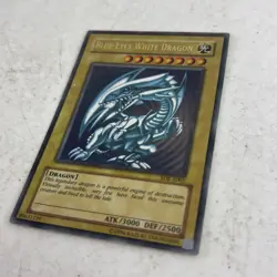 Yugioh Card Blue-Eyes White Dragon SDK-E001 Ultra Rare LP/MP - Image 4