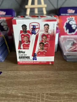 Topps Arsenal Team Set 2025/26 Sealed Hobby Box - Image 1