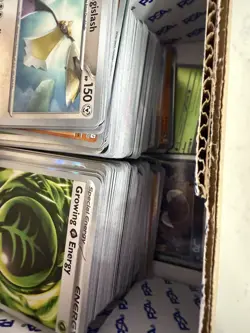 Huge Pokemon Lot Pokemon Holo and Reverse Holo Over 850 Cards Total NM/M - Image 2