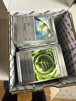 Huge Pokemon Lot Pokemon Holo and Reverse Holo Over 850 Cards Total NM/M - Image 3