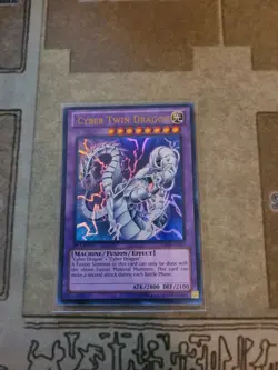 YUGIOH CYBER TWIN DRAGON SDCR-EN037 ULTRA 1ST ED NM - Image 1