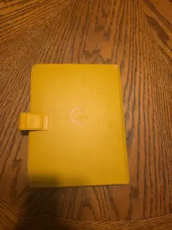 1999 Pokemon Bulbasaur Yellow Collector's Album Vintage Pocket Binder +32 Cards - Image 2