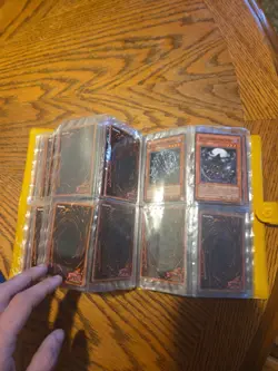 1999 Pokemon Bulbasaur Yellow Collector's Album Vintage Pocket Binder +32 Cards - Image 4