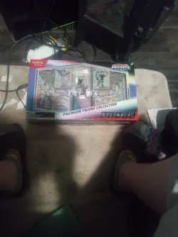 Pokemon TCG Prismatic Evolutions Premium Figure Collection Box English - Image 1