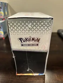 Pokemon TCG Scarlet & Violet Prismatic Evolutions Elite Trainer Box ETB DMG a - Image 3