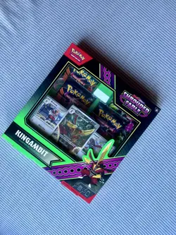 Pokemon TCG Shrouded Fable Kingambit Illustration Collection Box - New & Sealed - Image 1