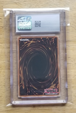 Yugioh - Blue Eyes White Dragon - YSKR-EN001 (1st Ed Ultimate Rare) CGC Grade 9 - Image 2