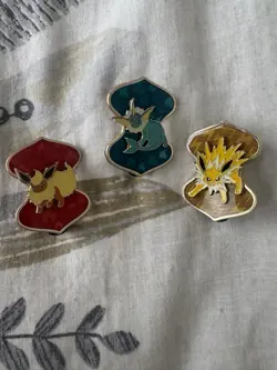 Jolteon, Flareon & Vaporeon VMAX Collection Pins - Image 1