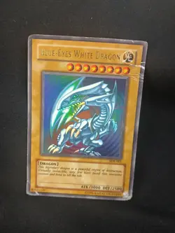 Yu-Gi-Oh! Blue-Eyes White Dragon SDK-001 Ultra Rare - DAMAGED - Glossy Variant - Image 1