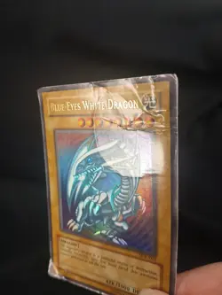 Yu-Gi-Oh! Blue-Eyes White Dragon SDK-001 Ultra Rare - DAMAGED - Glossy Variant - Image 2