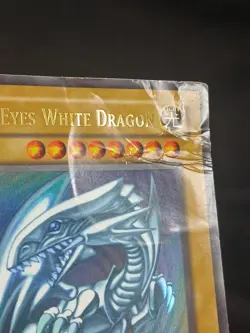 Yu-Gi-Oh! Blue-Eyes White Dragon SDK-001 Ultra Rare - DAMAGED - Glossy Variant - Image 5