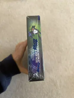 Topps Disney Neon 2026 Hobby Box - IN HAND✅ - Image 3