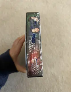 Topps Disney Neon 2026 Hobby Box - IN HAND✅ - Image 4