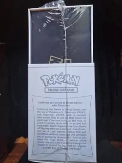 Pokemon TCG Sword and Shield Ultra Premium Collection Charizard Box 820650871115 - Image 5