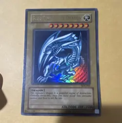 Konami Yu-Gi-Oh! Blue-Eyes White Dragon Ultra Rare Holo SDK-001 - Image 1