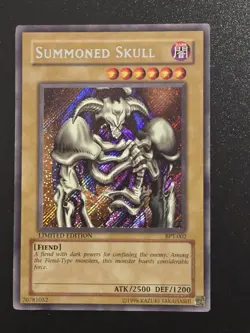 YU-GI-OH! KC01 Blue-Eyes White Dragon NM Kaiba 25th Briefcase Set - Image 2