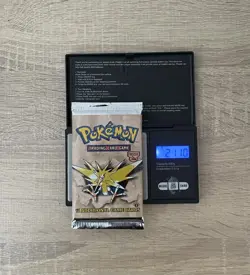 21.10g Pokemon 1st Edition Fossil Booster Pack | WOTC | Zapdos Artwork | - Image 1