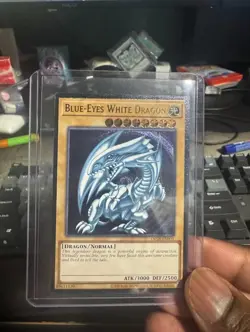 Yugioh Blue-Eyes White Dragon OP28-EN001 OTS Ultimate Rare Light Play - Image 1