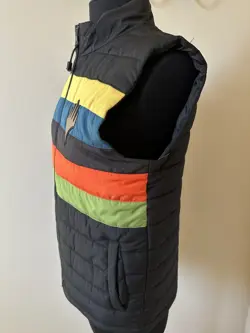 Magic The Gathering MTG Black Puffer Vest with rainbow stripes and logo sz S - Image 2