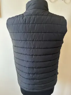 Magic The Gathering MTG Black Puffer Vest with rainbow stripes and logo sz S - Image 4