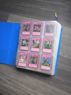 Yu-Gi-Oh Binder Collection Holos Regular And More Blue Eyes White Dragon Etc - Image 1