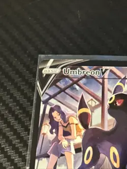 Pokemon TCG Umbreon v Trainer Gallery Ultra Rare Card TG22/TG30 Brilliant Stars - Image 4
