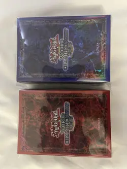 YuGiOh World Championship 2025 Hullen Sleeves Blau Rot Blue Red OVP Sealed - Image 1