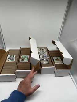 1978 TOPPS BASEBALL LOT OF 2400 COMMONS SOME STARS EX-EXMT - Image 1