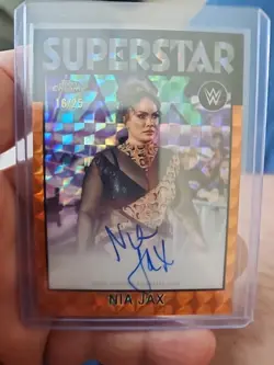 2026 Topps Chrome WWE Nia Jax 1986 Topps Autograph Orange Geometric 16/25 - Image 2