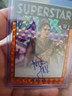 2026 Topps Chrome WWE Nia Jax 1986 Topps Autograph Orange Geometric 16/25 - Image 4