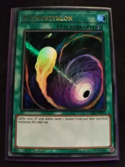 Yugioh Kosmoszyklon DUDE-DE043 Ultra Rare 1. Auflage Side Deck - Near Mint - Image 1