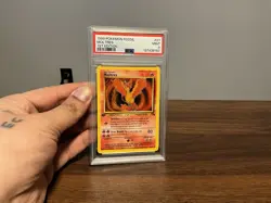 MOLTRES 1999 POKEMEN FOSSIL 1ST EDITION RARE NON HOLO CARD 27/62 - PSA MINT 9 - Image 1