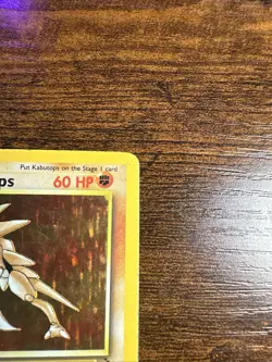 Pokemon TCG Kabutops Holo Rare Unlimited 9/62 Fossil Vintage DAMAGED - Image 3